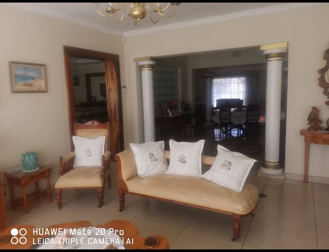 5 BEDROOM FREEHOLD FOR SALE IN BRACKENHURST